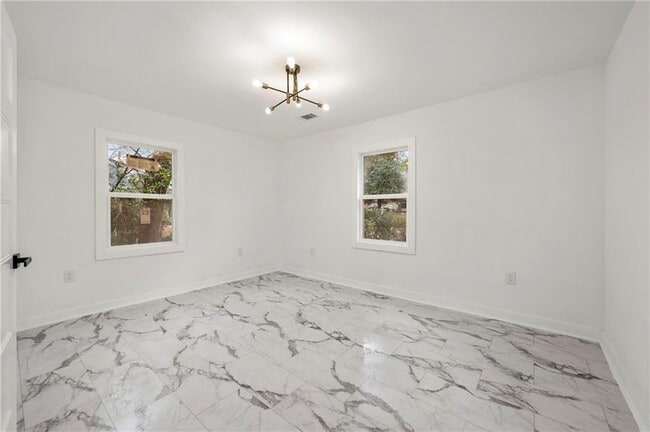 Building Photo - 641 Hamilton E Holmes Dr NW