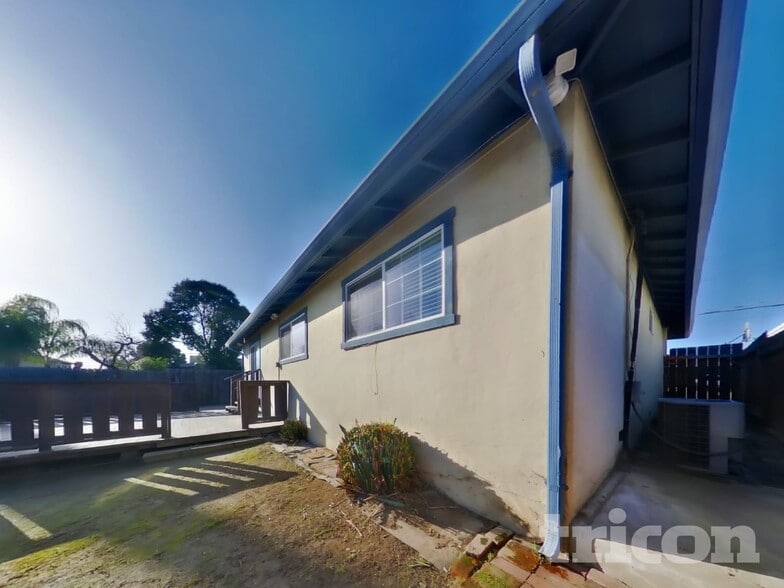 Building Photo - 331 El Dorado Dr
