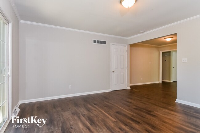 Building Photo - 2314 Killarney Dr