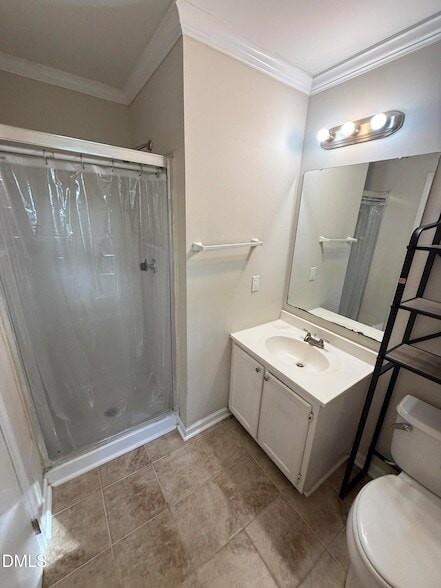 Building Photo - 4822 Hollenden Dr