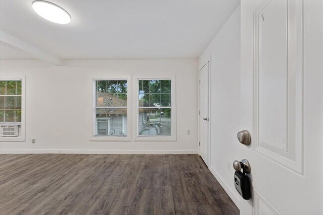 Building Photo - 607 Enid St