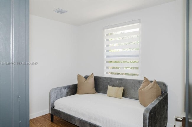 Building Photo - 1040 NW 120th St