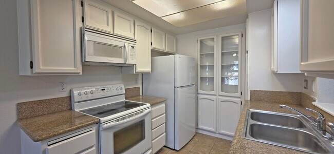 Building Photo - 7862 Hampton Ln