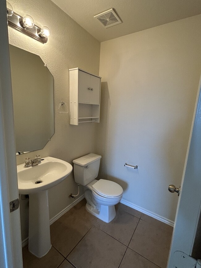 Building Photo - 5304 Willamette Ln