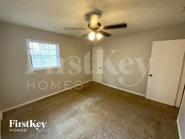 Building Photo - 3505 Estes Park Dr SW