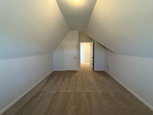 Building Photo - 140 Misty Meadows Dr