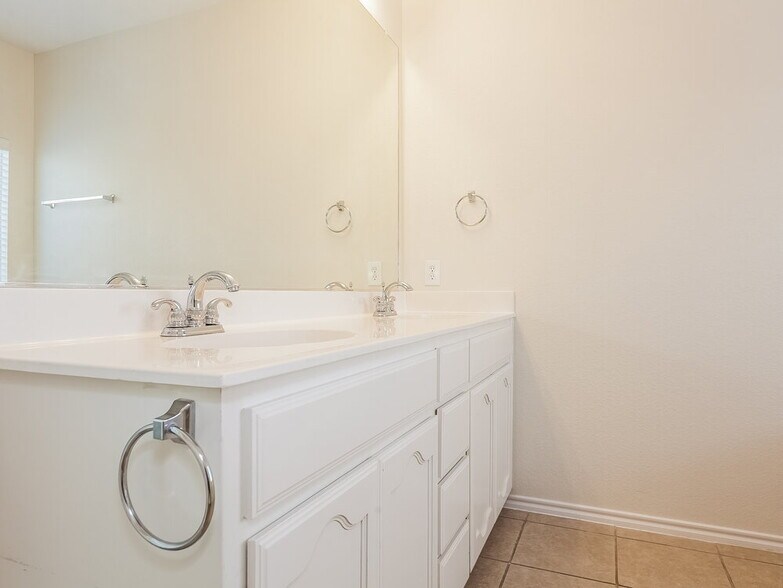 Building Photo - 3804 Wellsburg Way