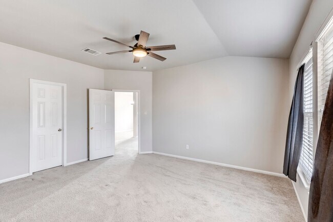 Building Photo - 6113 Bridgewood Dr