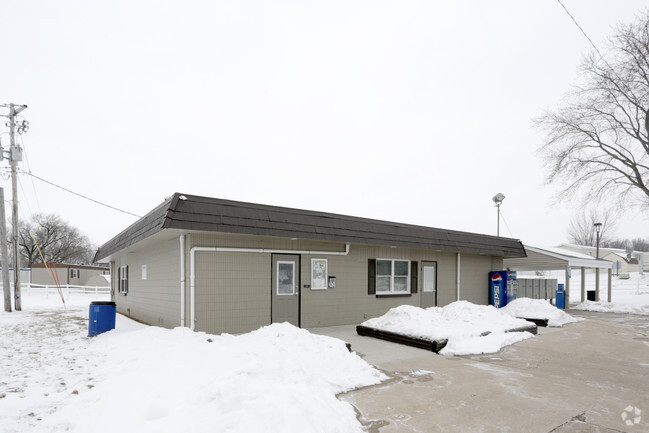 Building Photo - Silver Creek