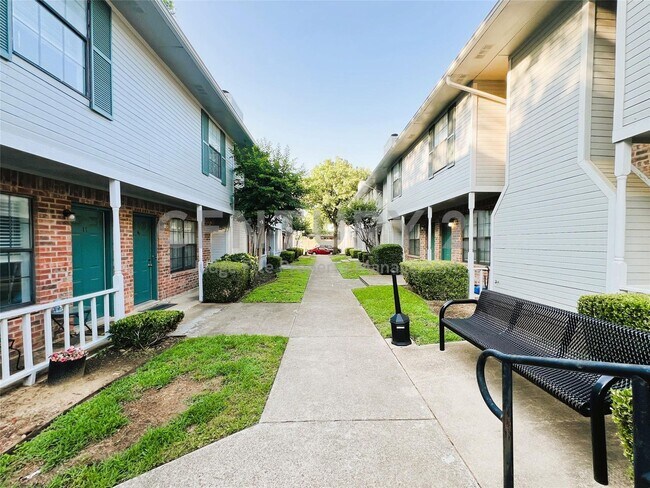 Building Photo - LAST 2 MONTHS RENT FREE!!! Great 2-Story 2/2.5 Condo Close to UNT For Rent!