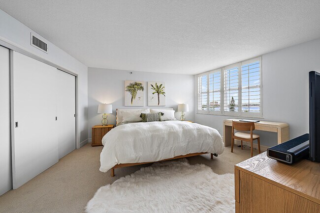 Building Photo - 5200 N Ocean Dr