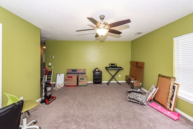 Building Photo - 5 Bedroom 3 Bath Home in Moss Grove Planta...