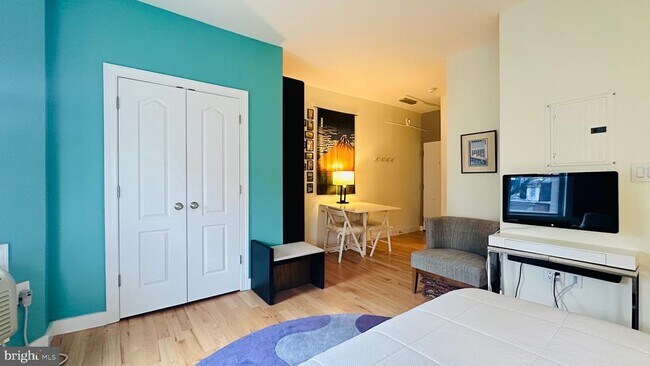 Building Photo - 1816 Kalorama Rd NW