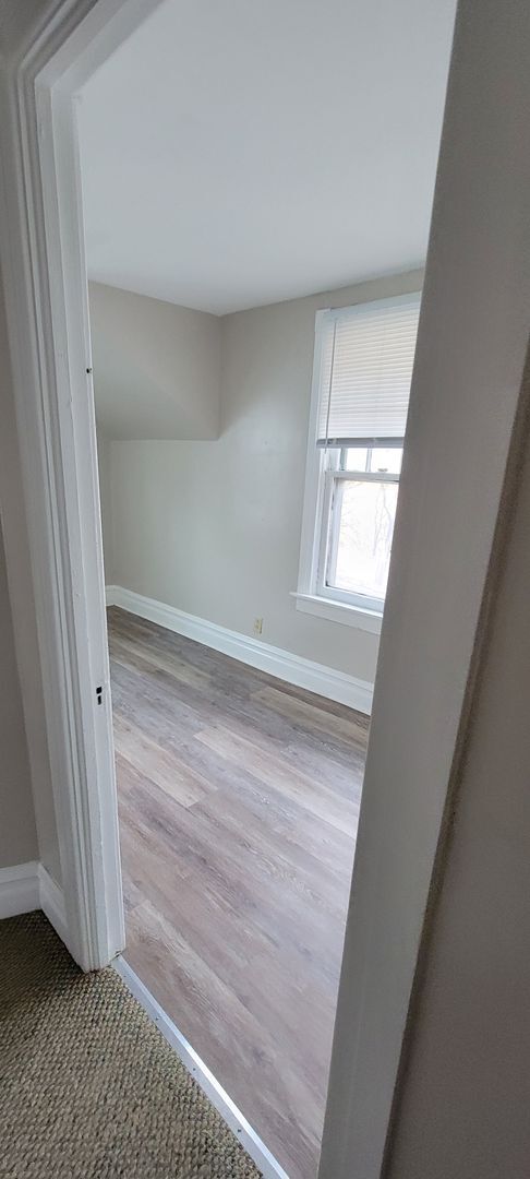 Building Photo - 3 bedroom, 1 bath, 2 story single family house