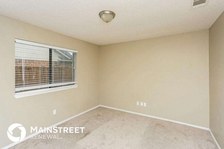 Building Photo - 4902 Waxwing Dr