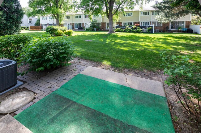 Building Photo - 329 Redwing Dr