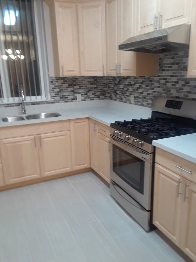 Building Photo - 473 34th Ave