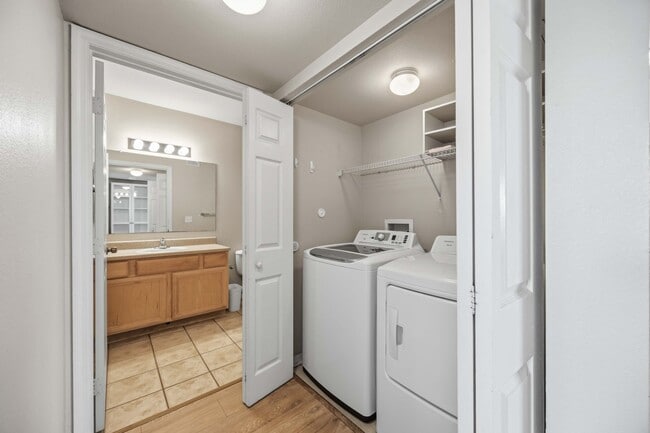 Building Photo - 2/2 condo with beautiful water views available now for an annual lease