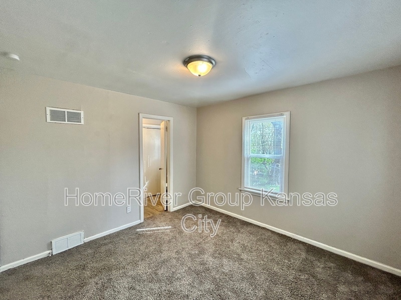 Building Photo - 1305 Oakley Ave