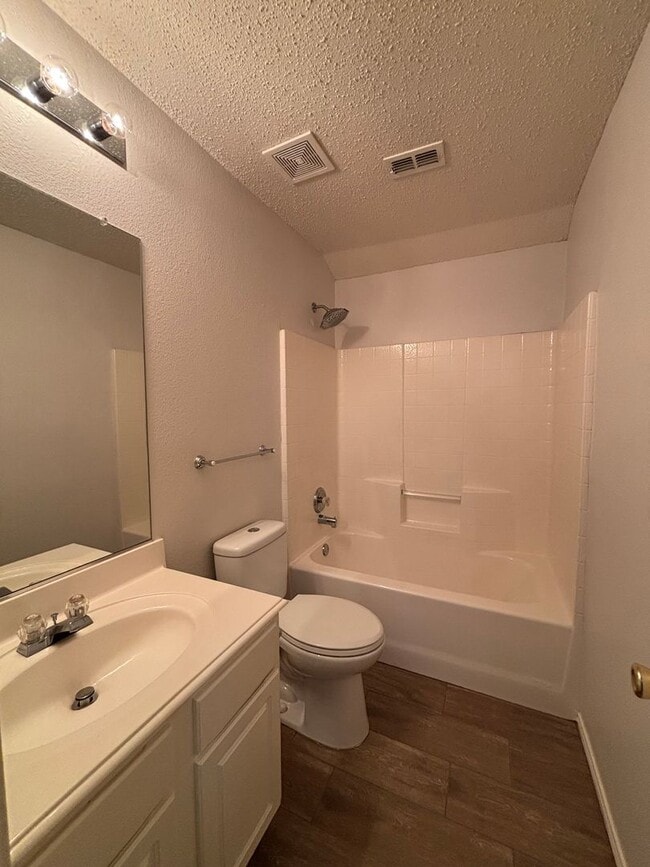 Building Photo - 813 Sage Cir