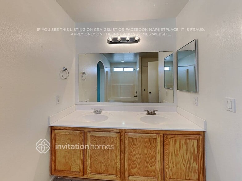 Building Photo - 3059 W Lone Cactus Dr