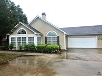 Building Photo - 402 Nandina Ct