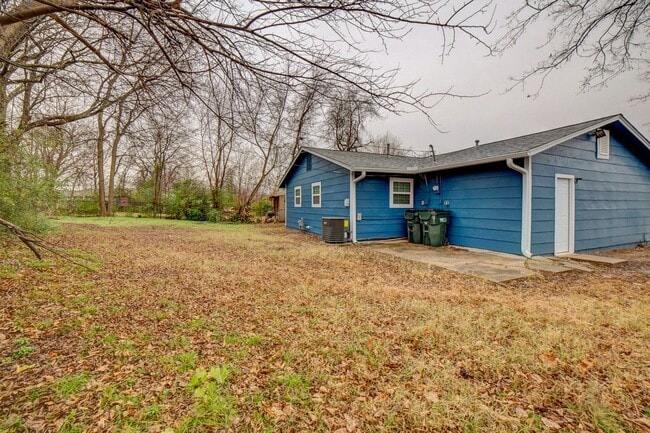 Building Photo - MUST SEE Remodeled Sapulpa Home