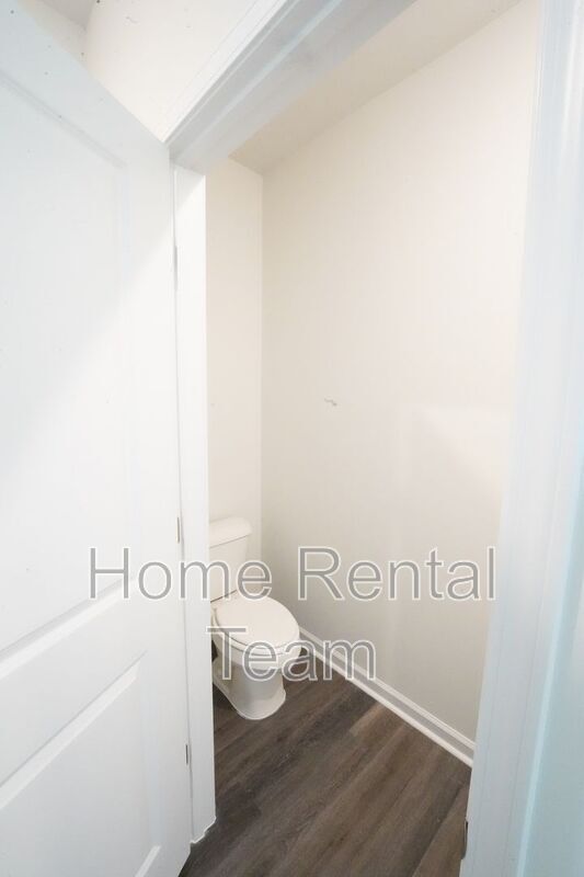 Building Photo - 108 Windrush Pnes