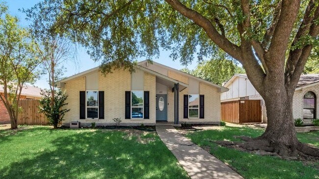 Building Photo - 2321 Norway Dr
