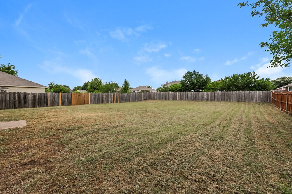 Building Photo - 819 Creekside Dr