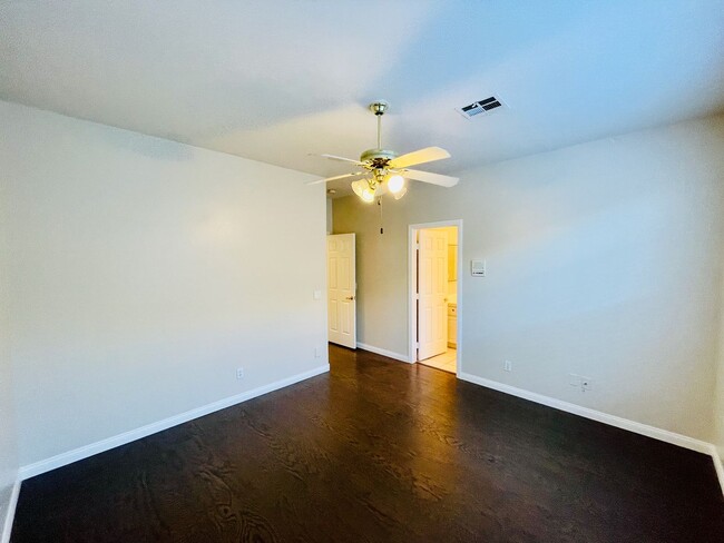 Building Photo - COMING SOON: Hardwood floors, freshly pain...