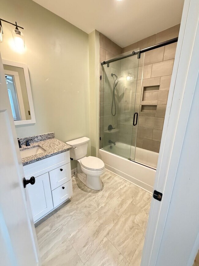 Building Photo - Charming & Spacious 3-Bedroom Home with a Large Fenced Yard!