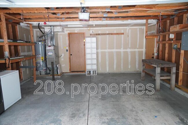 Building Photo - 3425 W Glenn St