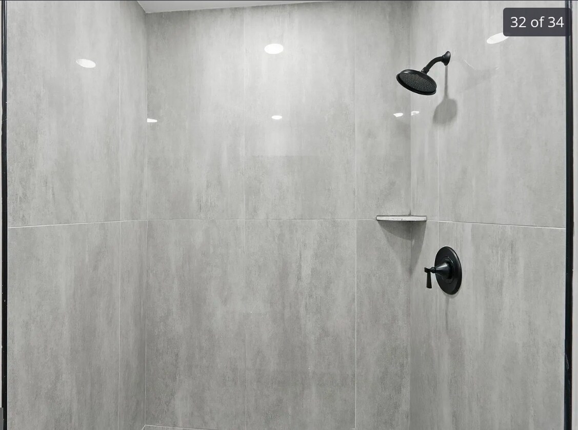 Building Photo - 118 S Conkling St