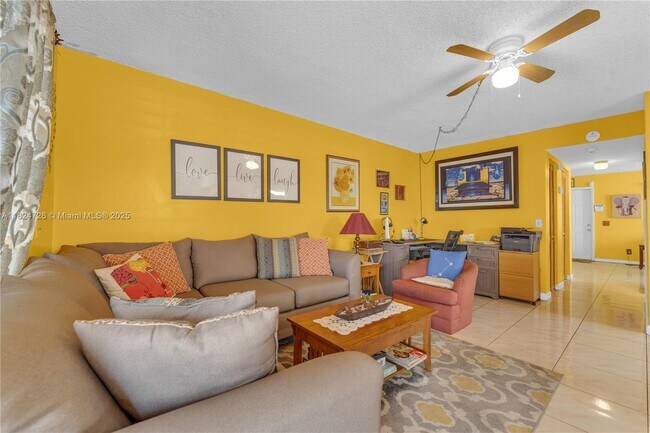 Building Photo - 6500 SW 41st Ct