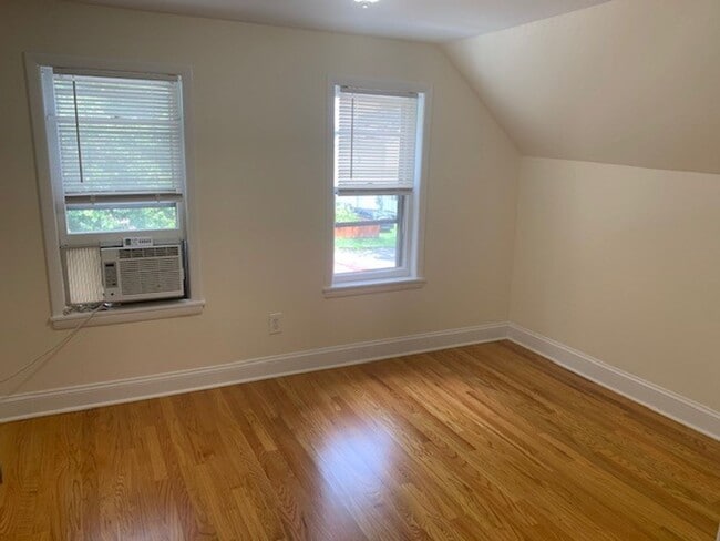 Building Photo - Beautiful 3 bed 1.5 Bath Single Family Home For Rent