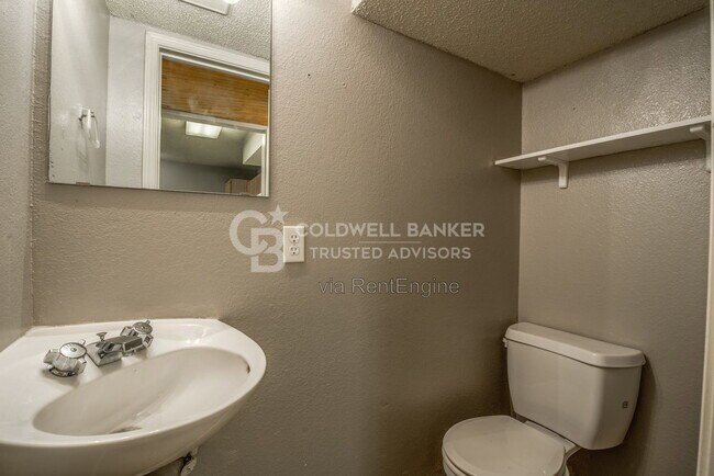Building Photo - 5320 Kenosha Ave