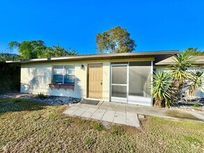 Building Photo - ** BONITA SPRINGS ** 2 BED / 1 BATH ** WES...