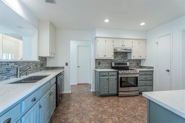 Building Photo - 3300 Wells Dr