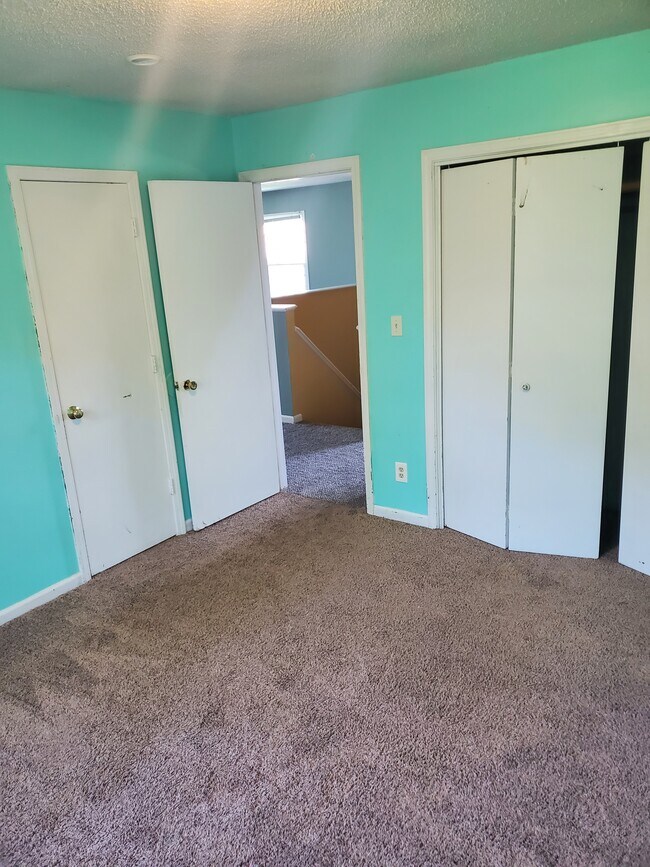 Building Photo - 1925 Heatherwood Dr