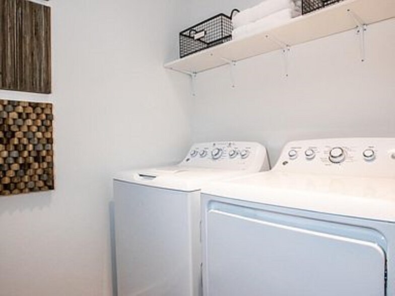 Building Photo - 264 Blackberry Loop