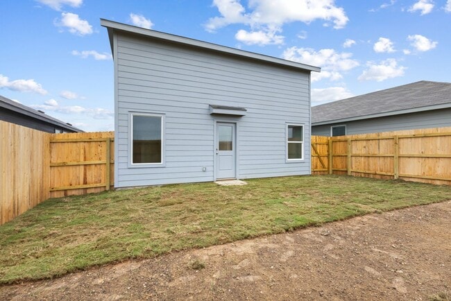 Building Photo - 972 Creek