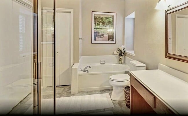 Building Photo - 209 Piccadilly Cir