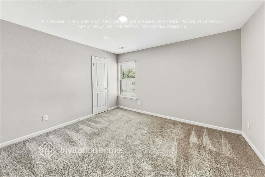 Building Photo - 439 Vermeer Ct