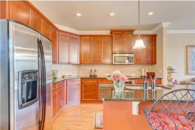 Building Photo - Bright End-Unit Townhome in Prestigious Johns Creek School District