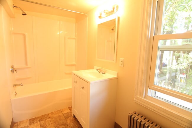 Building Photo - 266 Manatawny St