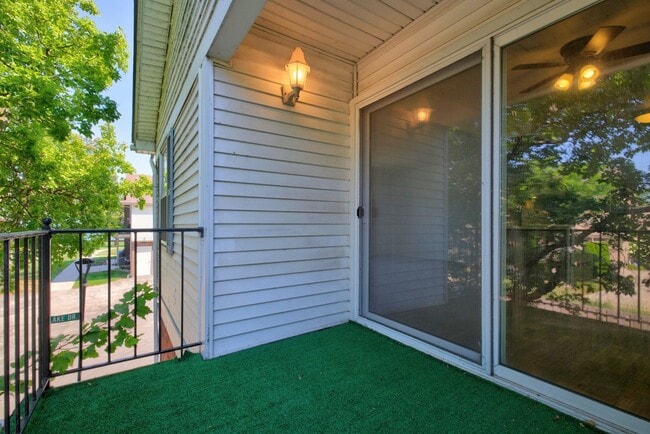 Building Photo - 26070 N Lake Dr