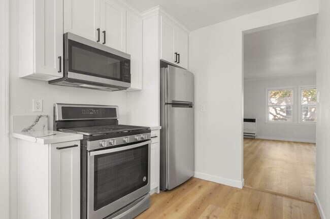 Building Photo - 8746 Belford Ave