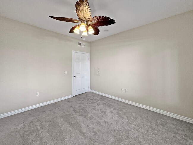 Building Photo - Beautiful 2BD/2BA Condo in La Jolla W/ W/D...