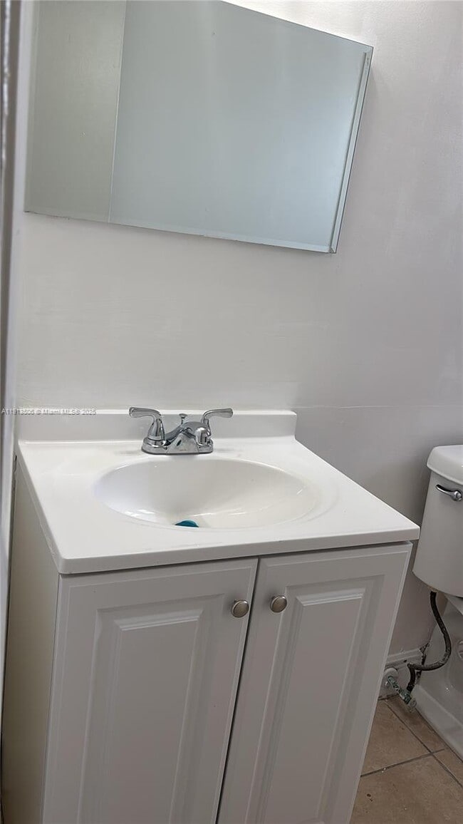 Building Photo - 13725 NE 6th Ave